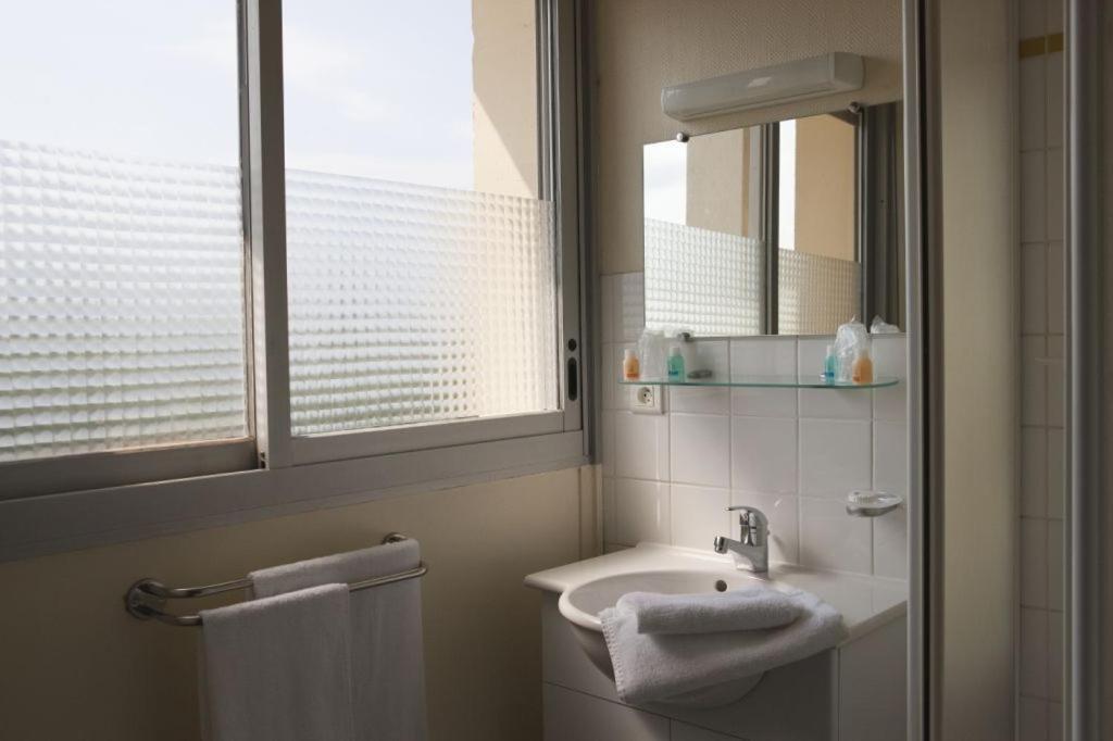 Hotel Regain Sainte-Tulle Zimmer foto